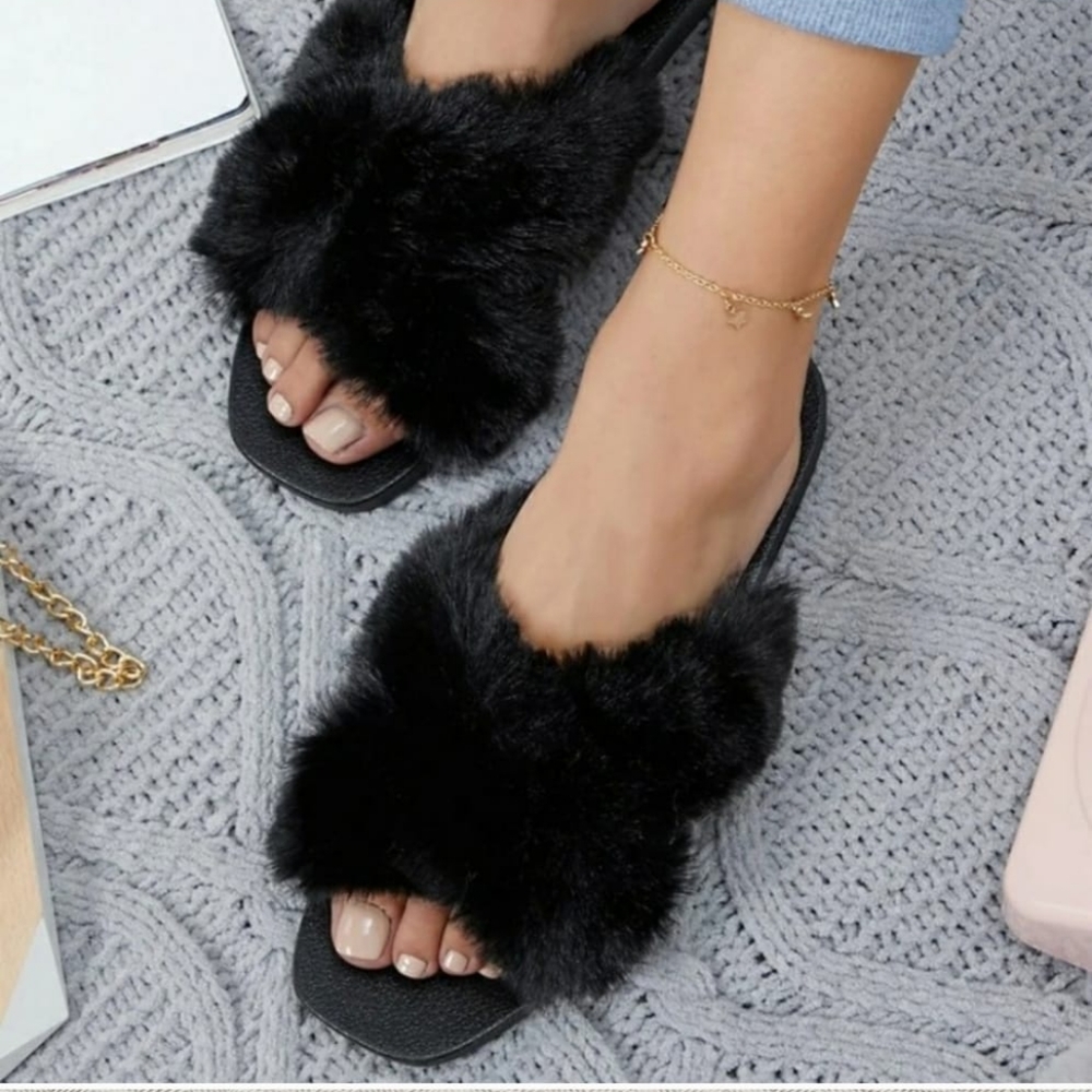 Faux fur sandals